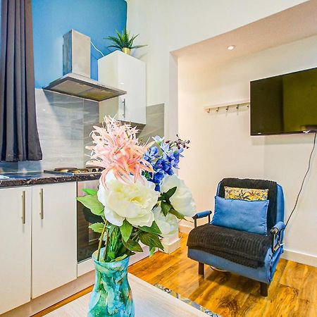 Studio With A Large Toilet And A Separate Room Budget Price Central London Bagian luar foto