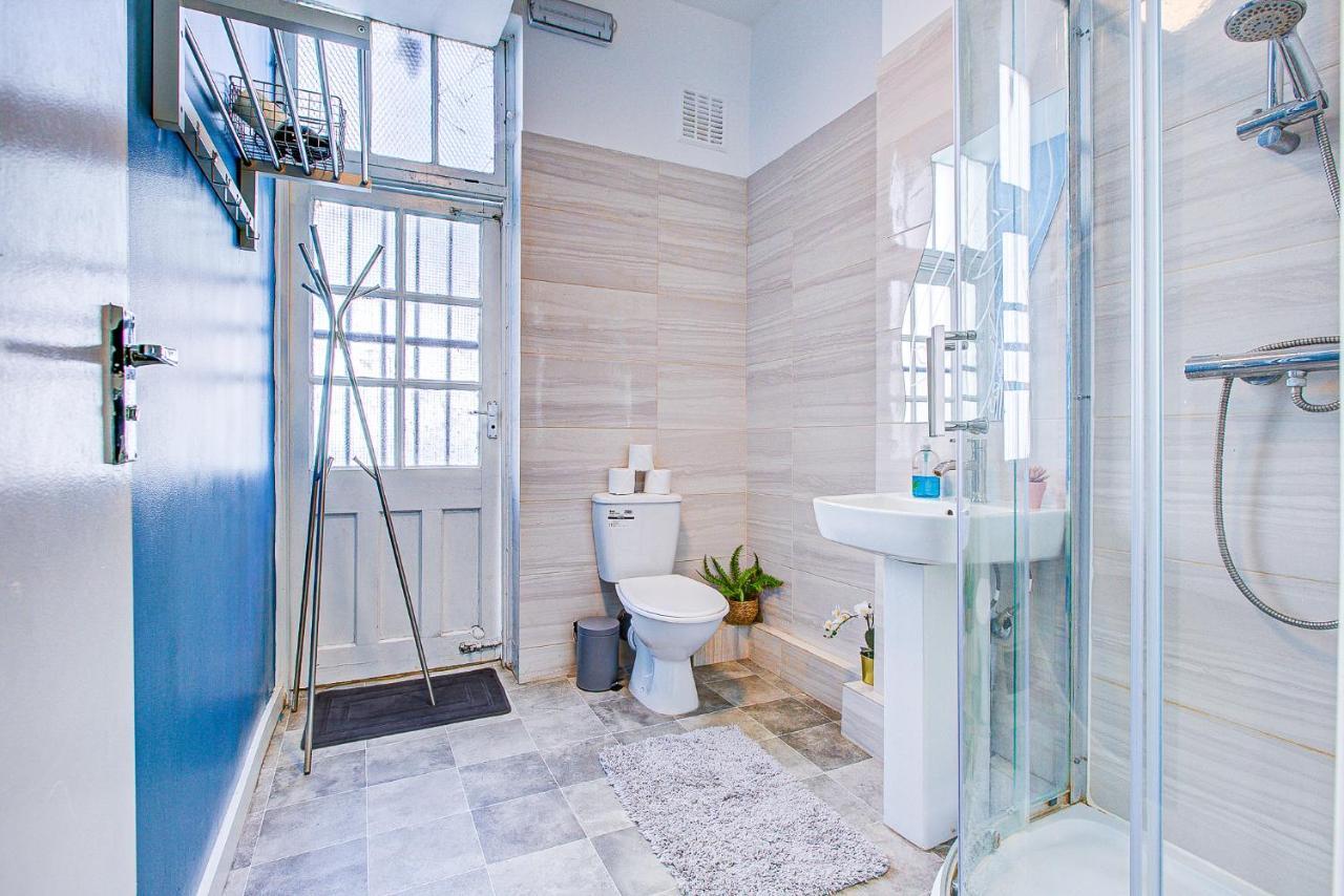 Studio With A Large Toilet And A Separate Room Budget Price Central London Bagian luar foto
