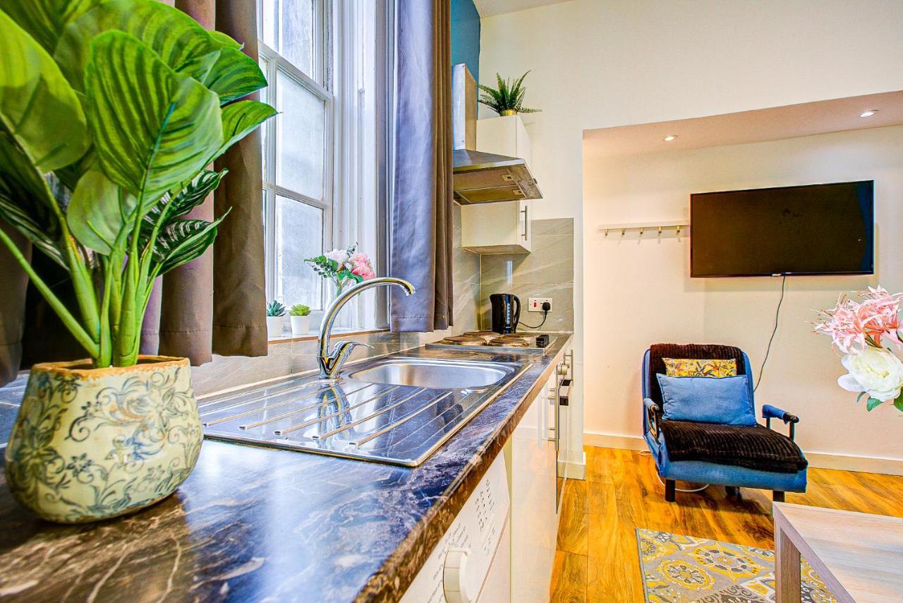 Studio With A Large Toilet And A Separate Room Budget Price Central London Bagian luar foto
